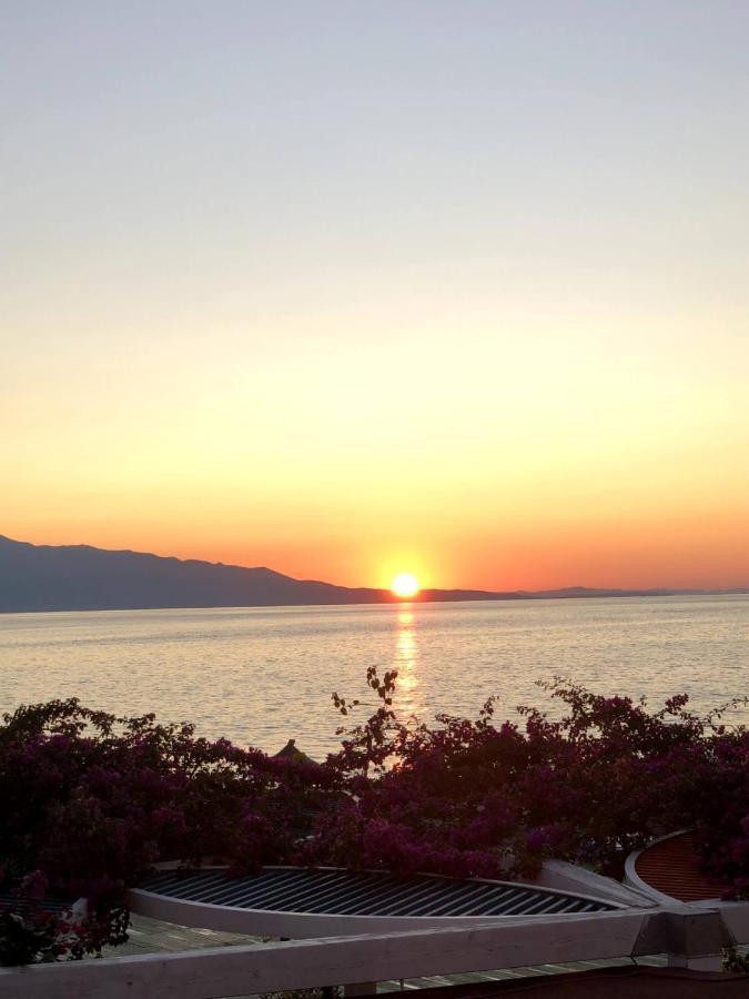 Sunset Apartment Saranda Bay Екстер'єр фото